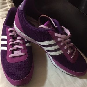 Women’s ADIDAS Racer Tennis shoes Size 8